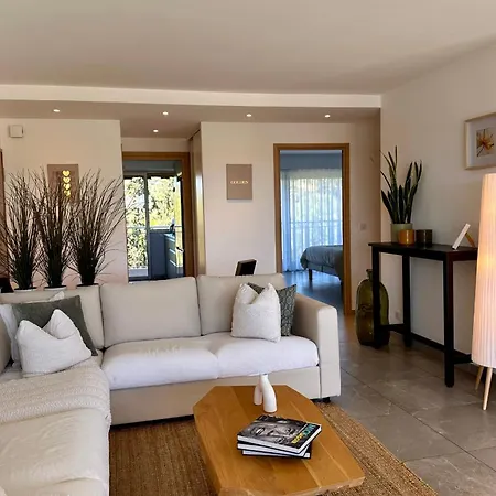 Marina View Terrace & Pool ماندوليو لا نابول