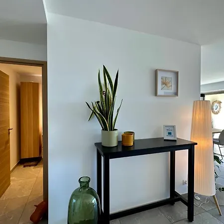 Marina View Terrace & Pool شقة *